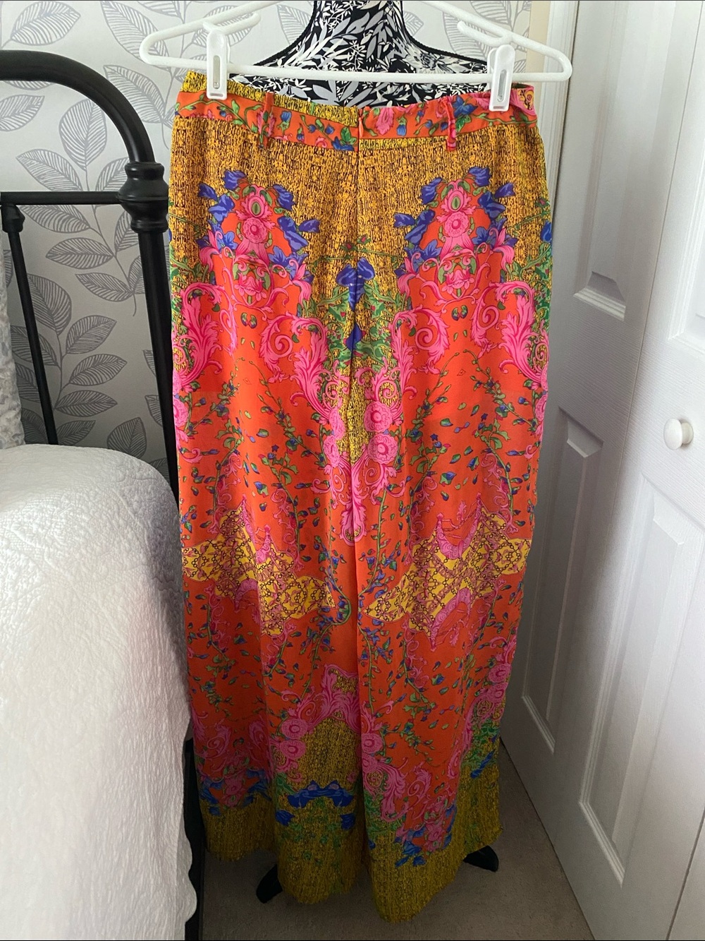 AKIRA Coral Pink & Orange Bohemian Floral wide leg pants with back zipper - Picture 3 of 10